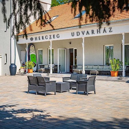 Herczeg Udvarház Poroszló Exterior foto