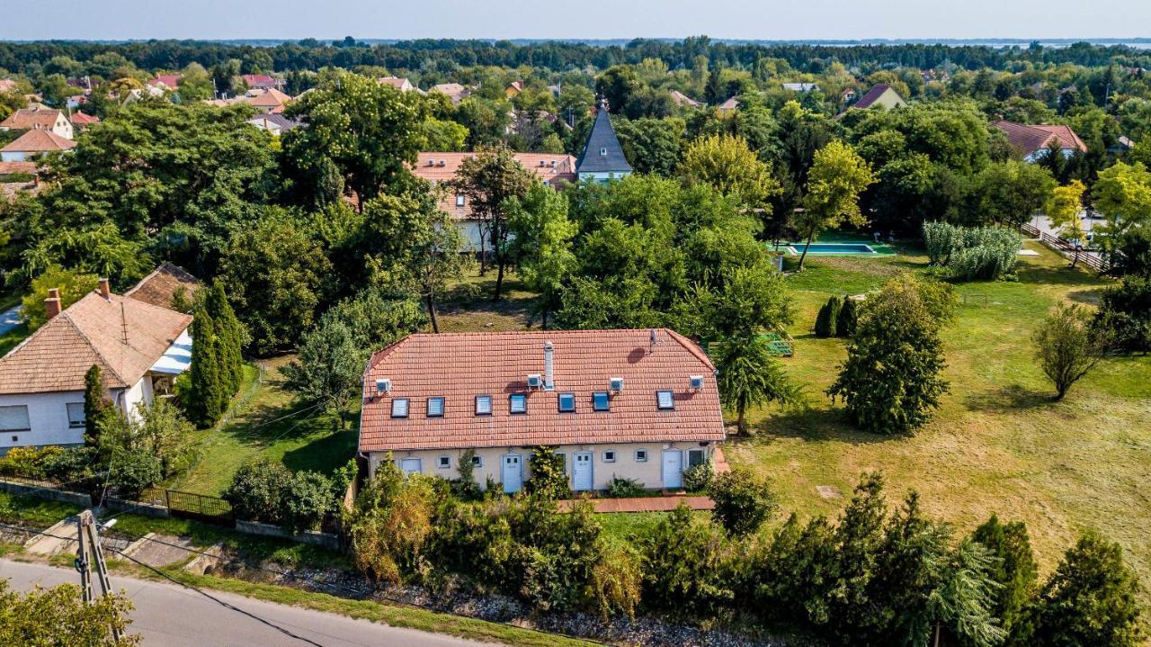 Herczeg Udvarház Poroszló Exterior foto