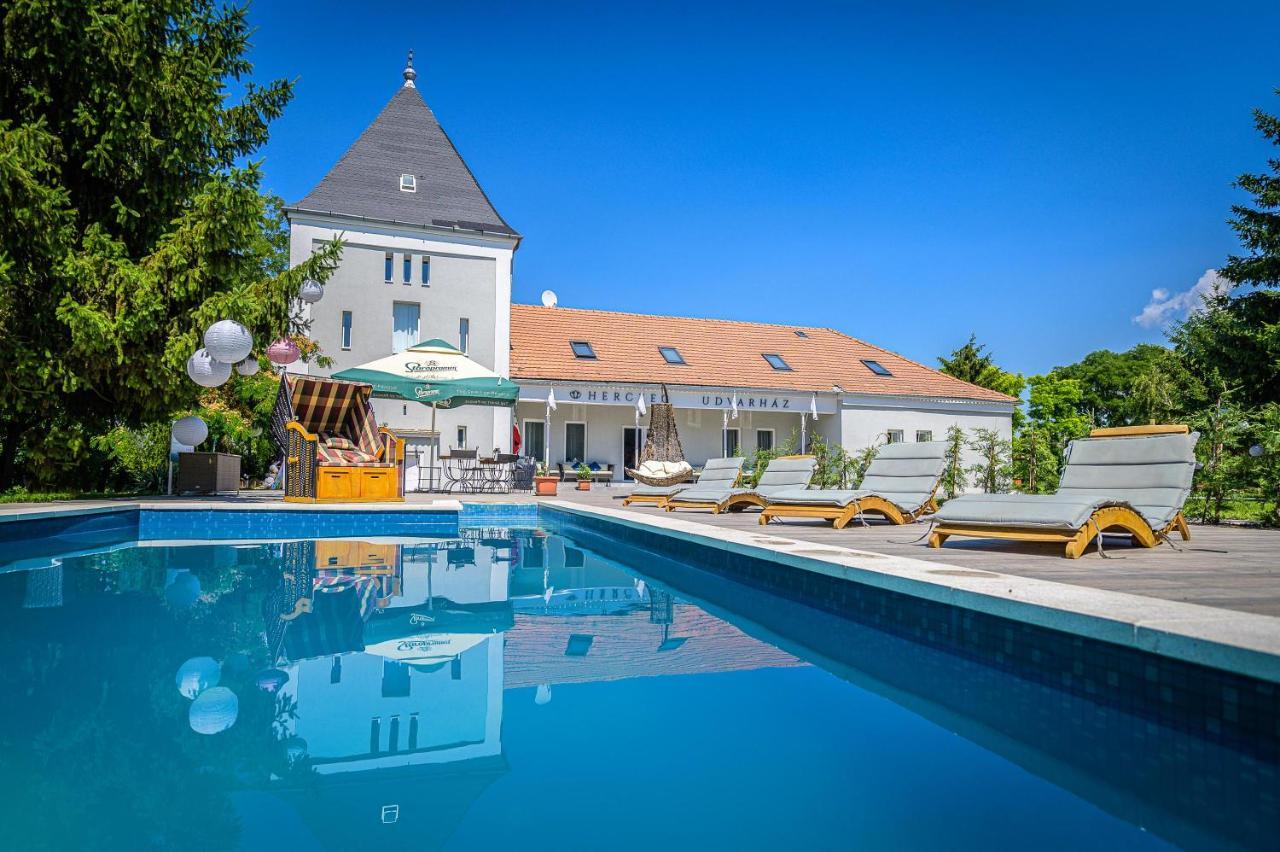 Herczeg Udvarház Poroszló Exterior foto