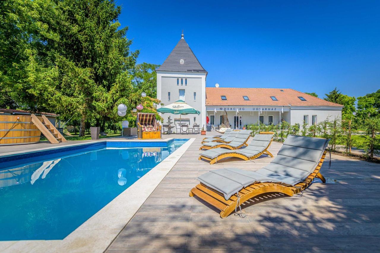Herczeg Udvarház Poroszló Exterior foto