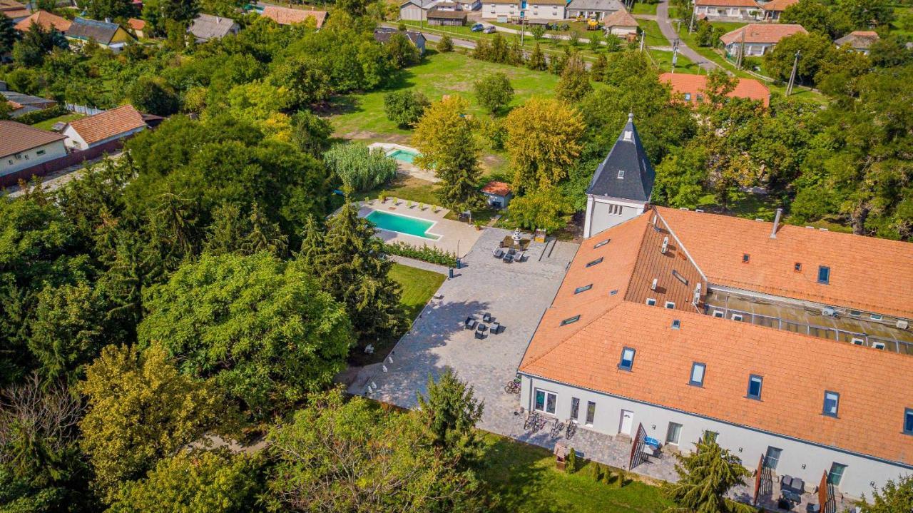 Herczeg Udvarház Poroszló Exterior foto