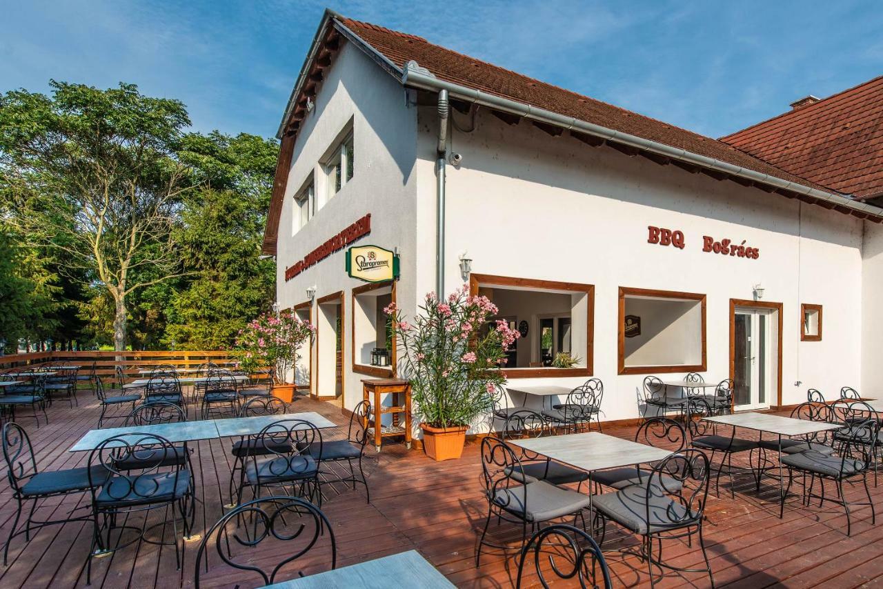 Herczeg Udvarház Poroszló Exterior foto