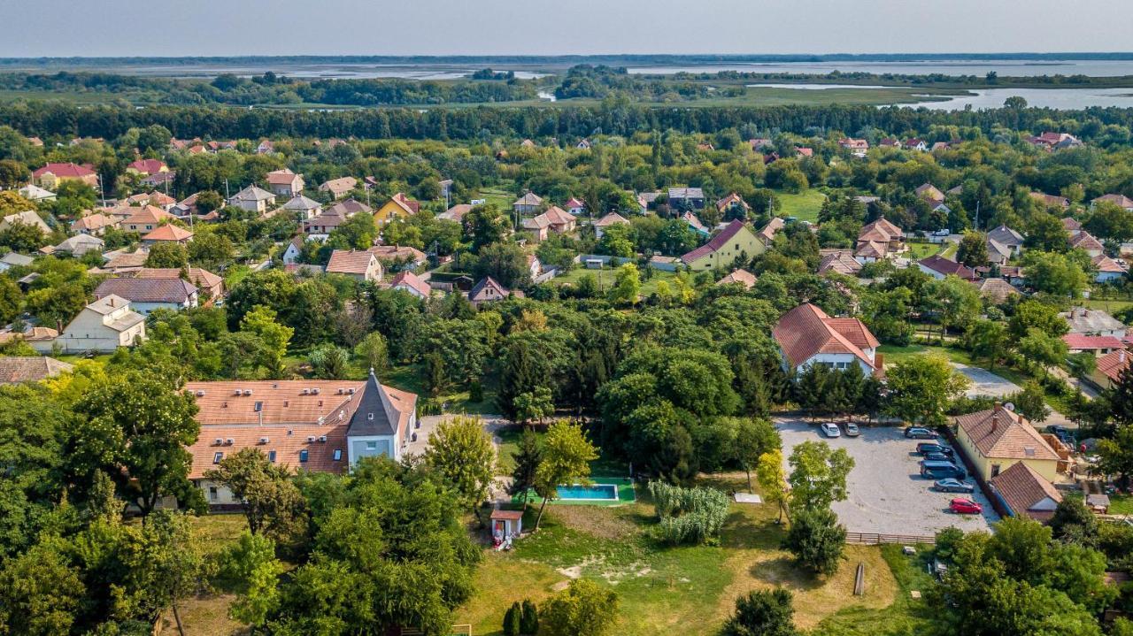 Herczeg Udvarház Poroszló Exterior foto